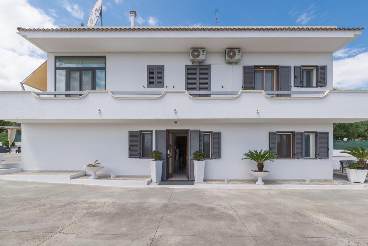 Piccolo Hotel Villa Rosa オストゥーニ エクステリア 写真