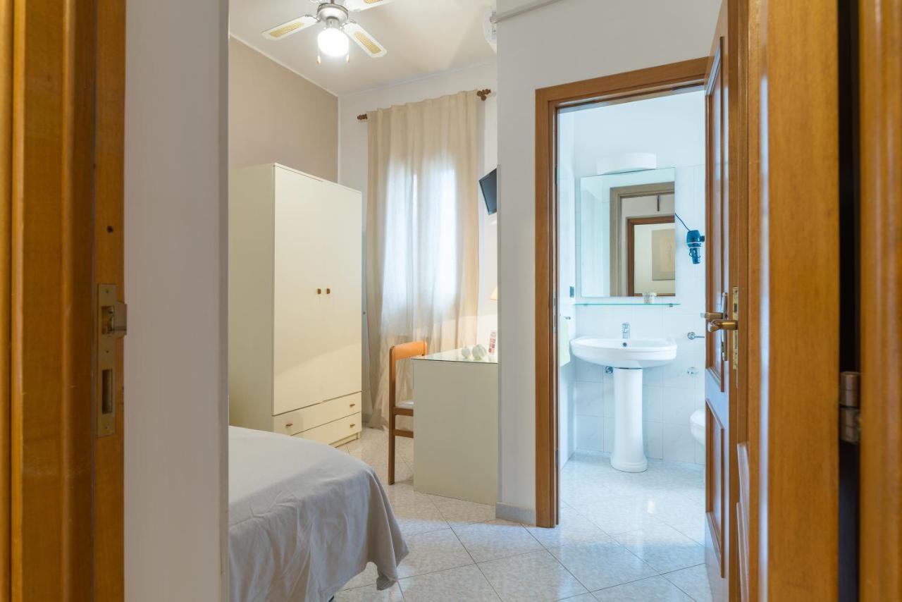 Piccolo Hotel Villa Rosa オストゥーニ エクステリア 写真